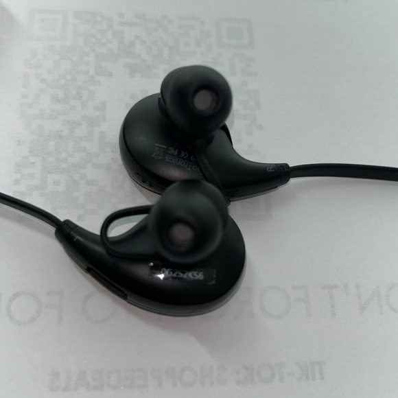TAO WIRELESS BLUETOOTH EARBUDS - Picture 3 of 6
